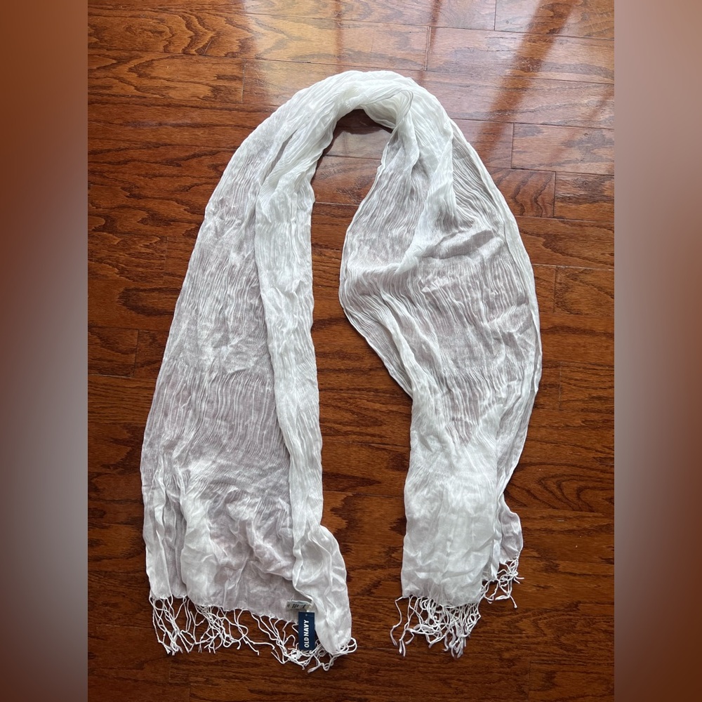 Old Navy White Crinkled Fringe Scarf